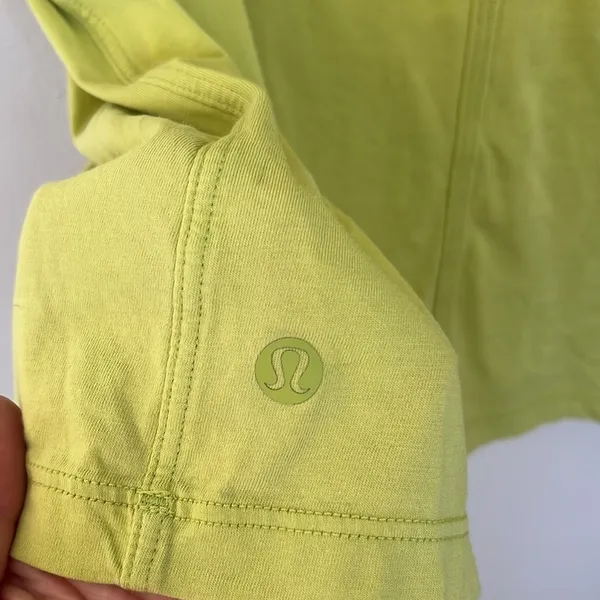Boxy crewneck Lululemon tee shirt. Size 10 (?) - Image 3