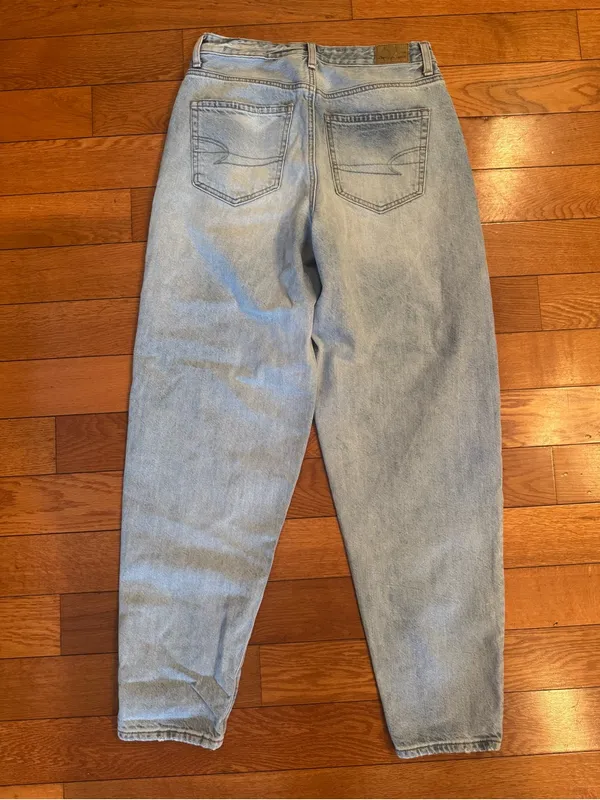 American Eagle Relaxed Mom Jeans – Size 2 Long, Light Wash - Image 6