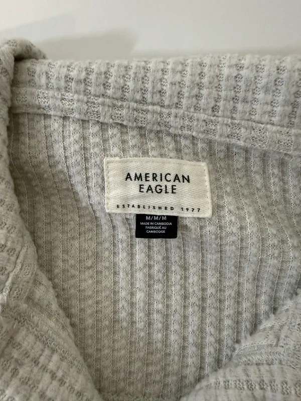 American Eagle Waffle Knit Shacket Light Gray Pocket Button Front - Image 6