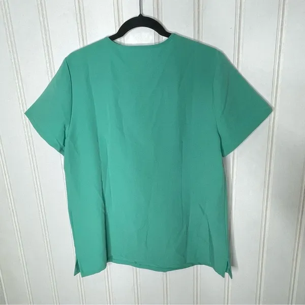 FIGS Casma Three-Pocket Scrub Top Surgical Green V-Neck Large 025NEW - Image 6