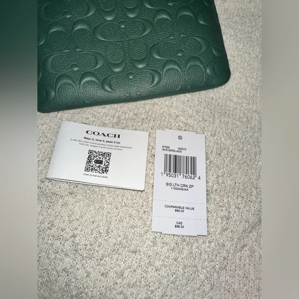 NWT Coach Signature Leather Corner Zip Wristlet. - Image 6