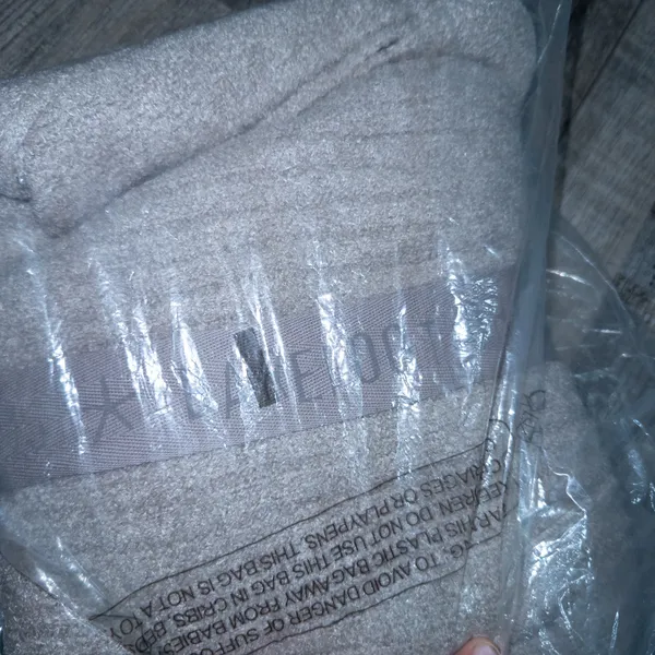 Barefoot Dreams Taupe Cozychic Lite Ribbed Scarf NWT - Image 5