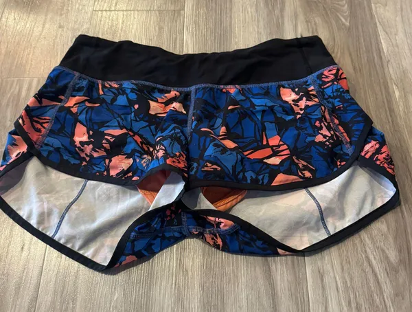 Lululemon Hotty Hot Short 2.5” - Image 2