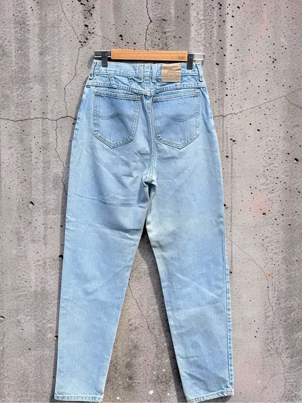 Vintage Lee Women’s High-Rise Mom Jeans Light Wash Tapered Leg 27x32 - Image 14