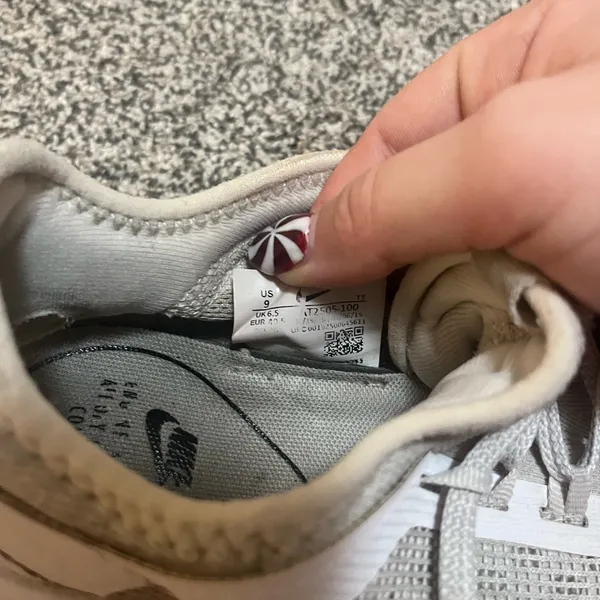Nike Women's White and Gray Sneakers - Image 5
