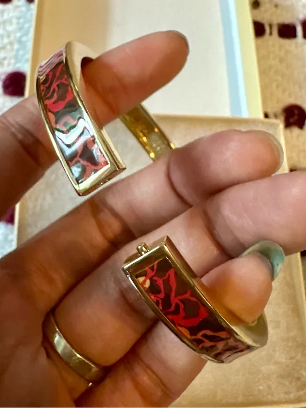 Sequin Gold-Tone Red pink brown Havana Patterned Bangle Bracelet NIB - Image 3