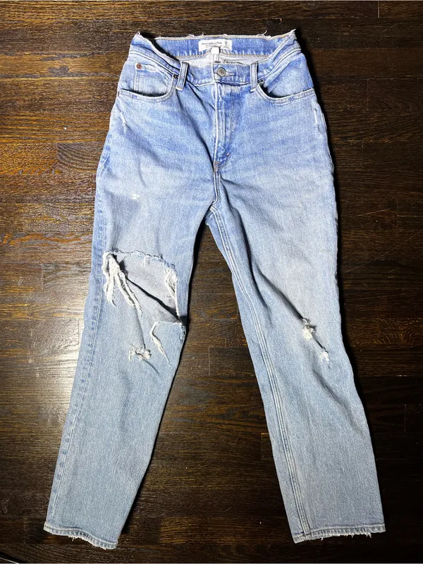 Abercrombie & Fitch The ‘90s Straight Ultra High Rise Light Wash Denim Jean 26/2 - Image 2