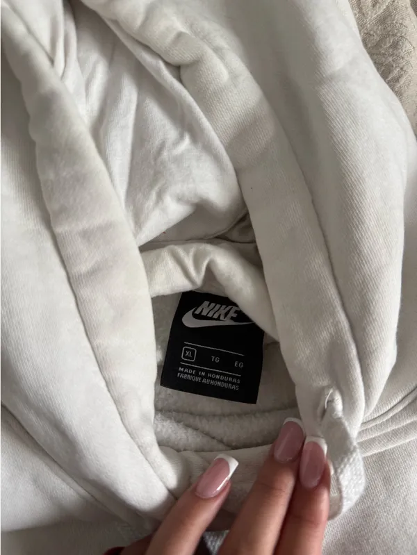 White Nike Hoodie Pullover - Image 3