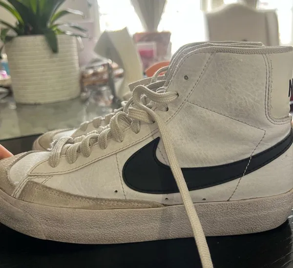 Nike womens Sneakers - Image 2