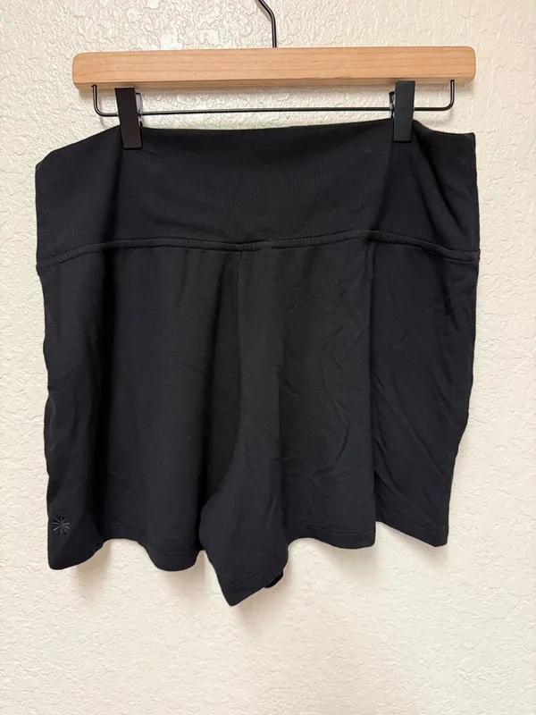 ATHLETA Black Coaster Luxe High Rise 4.5” Shortie Shorts Size Large - Image 2