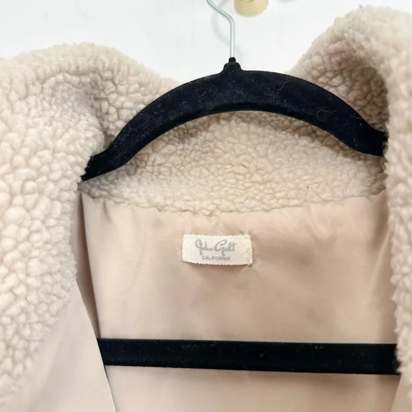 Brandy Melville |‎ John Galt Willow Full-Zip Sherpa Teddy Jacket in Tan - Image 4