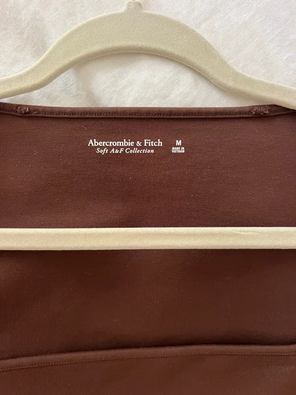 Abercrombie & Fitch silky smooth brown long sleeve top - Image 4