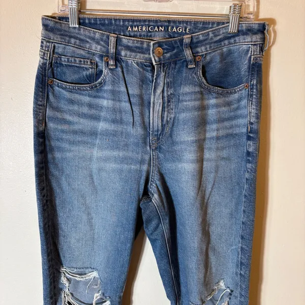 American Eagle Strigid Mom Jeans Womens 8 Short Medium‎ Wash Distressed Ripped - Image 2