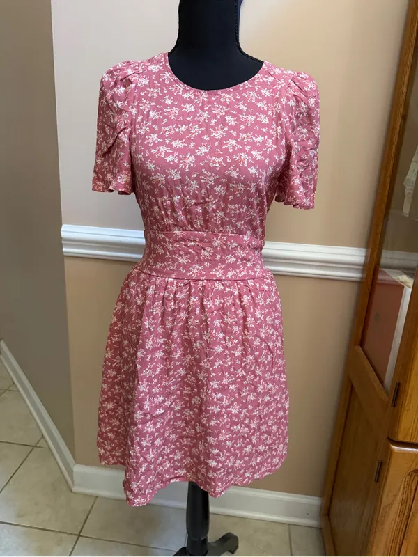 Francesca's Collections Dusty Rose Floral Midi Dress - Image 3