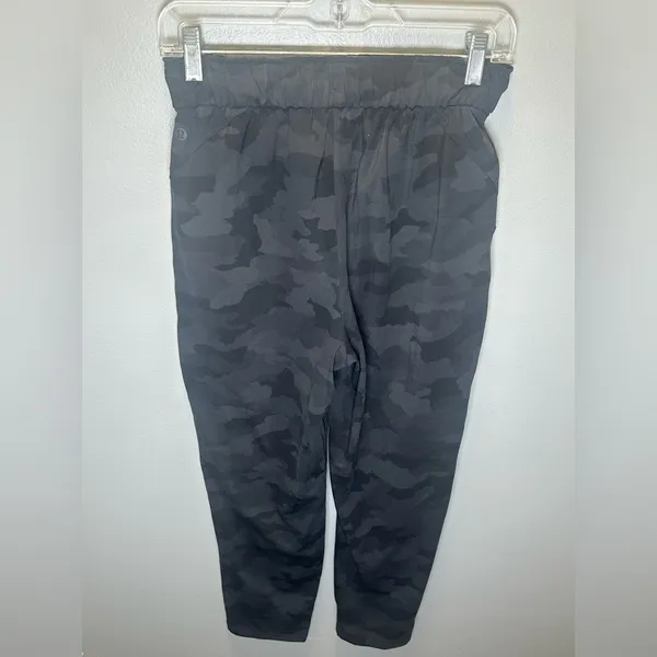 Lululemon Women's Keep Moving Pant 7/8 High-Rise Incognito Camo Black/Gray SZ‎ 6 - Image 2