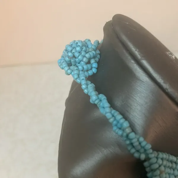 Elegant Beaded Necklace in Turquoise - Image 3