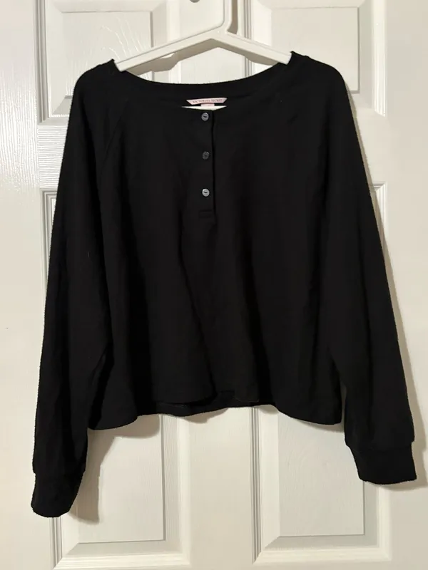 Victoria's Secret black long sleeve and pants pajama set large - Image 5