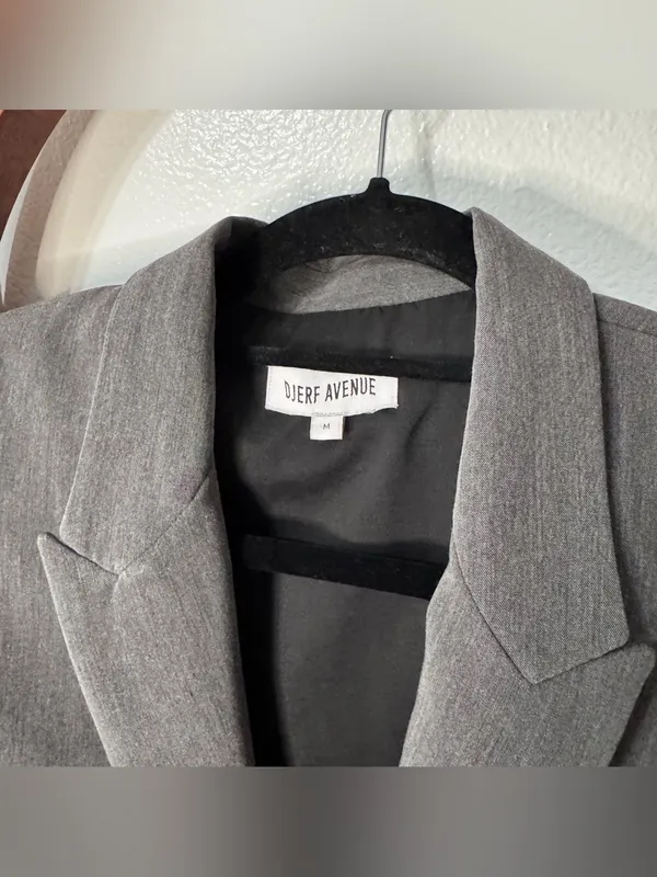Djerf Avenue Cropped It Blazer Jacket Grey - Image 7