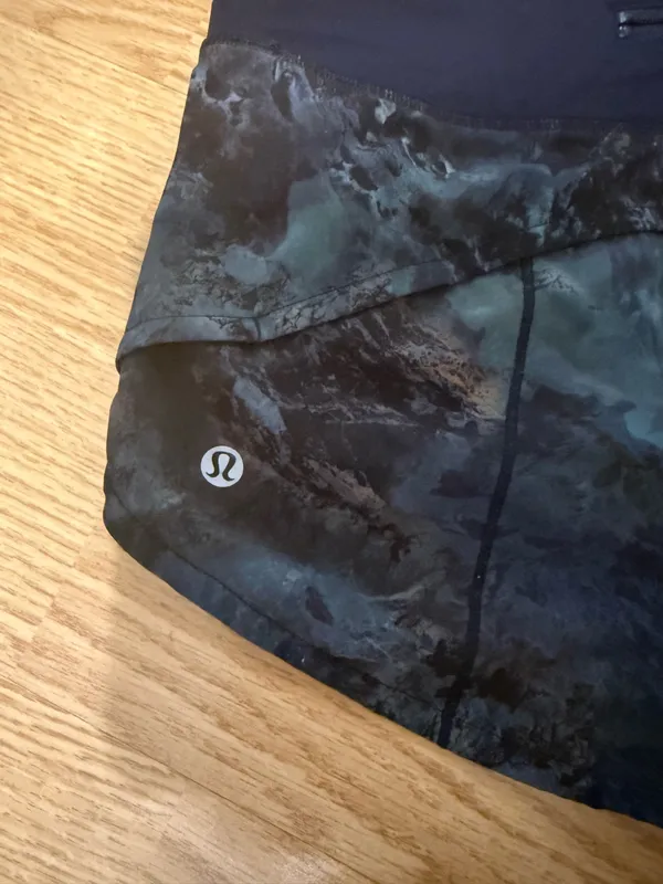 Lululemon Shorts 2.5" Speed Up Low-Rise - Image 2