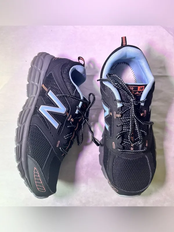 New Balance Black Sneakers with Light Blue Accents - Image 4