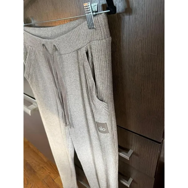 Alo Yoga Muse sweatpants in a neutral ivory‎ color women's medium - Image 3