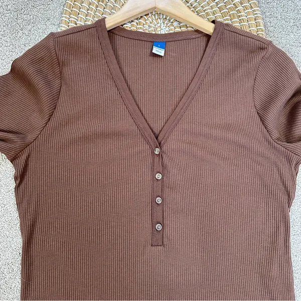 Old Navy Women’s Fitted Long-Sleeve Rib-Knit Henley Top Shirt in Espresso Bark L - Image 6