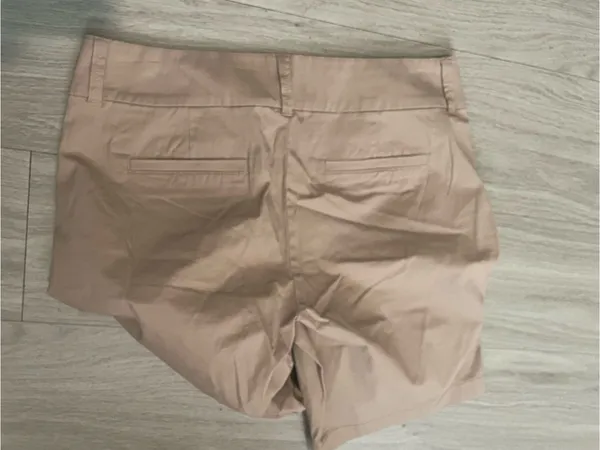 J. Crew Women's Beige/Taupe Shorts - Image 3