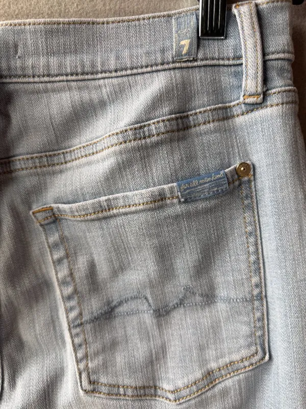 7 For All Mankind Light Wash Cropped Bootcut Jeans Size 31 High Rise Raw Hem‎ - Image 5