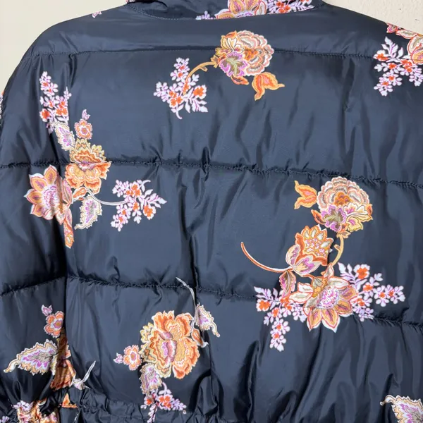 WHO WHAT WEAR Cinch Waist Floral Black Quilted Puffer Size large - Image 8