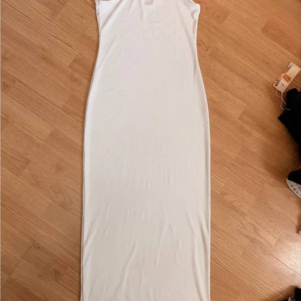Elegant White Sleeveless Maxi Dress swimsuit cover up - Image 2