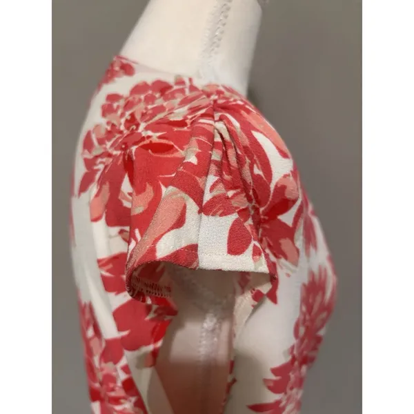 Ann Taylor Women's Sz Med Red White Floral Print Short Sleeve Draped V-Neck Top - Image 6