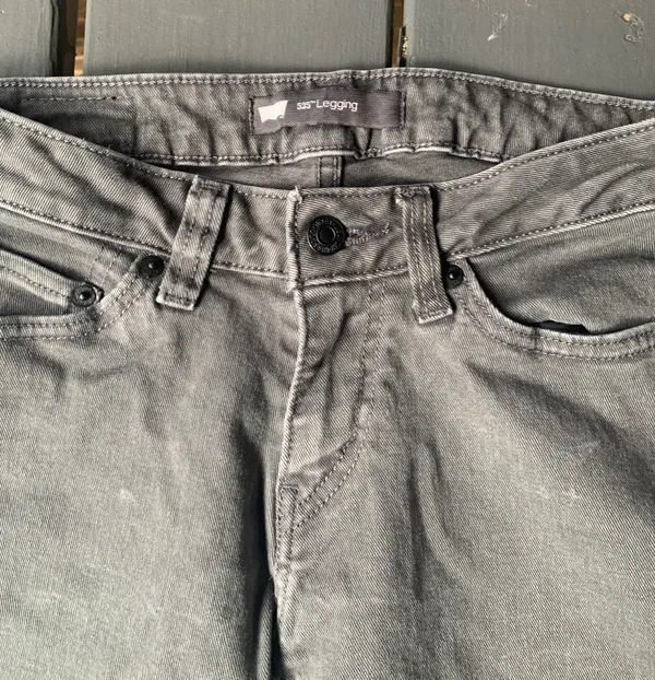 Levi's Grey Skinny Jeans - Image 3