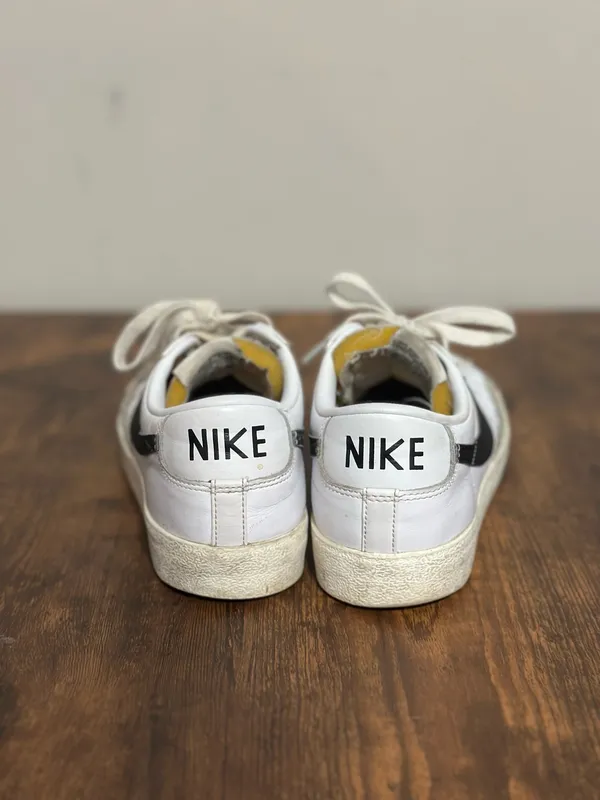 Nike Men’s White & Black Low-Top Sneakers - Image 4