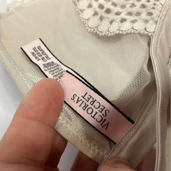 Victoria’s Secret Bralette‎ white lace lightly lined size small - Image 4