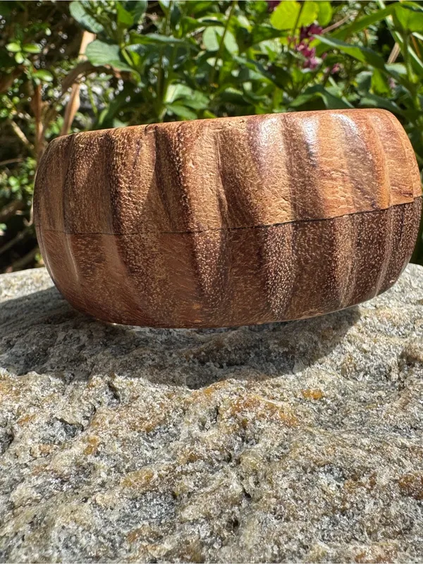 Vintage Women's Wooden Bangle Bracelet in Brown - Image 4