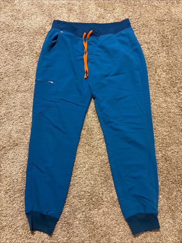 Figs Women’s Blue Alps Catarina One Pocket Scrub Top & Zamora‎ Joggers Medium - Image 7