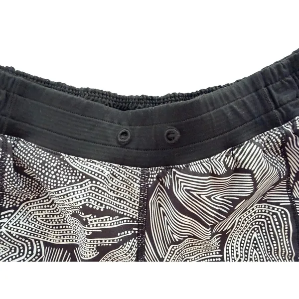 Lululemon Hotty Hot Shorts Size 6 2.5" Dottie Tribe Black White Run Gym Workout - Image 4