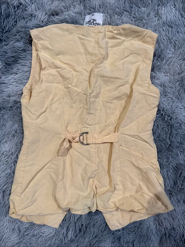 Paper Heart Pale Yellow Sleeveless Button-Down Top - Image 3