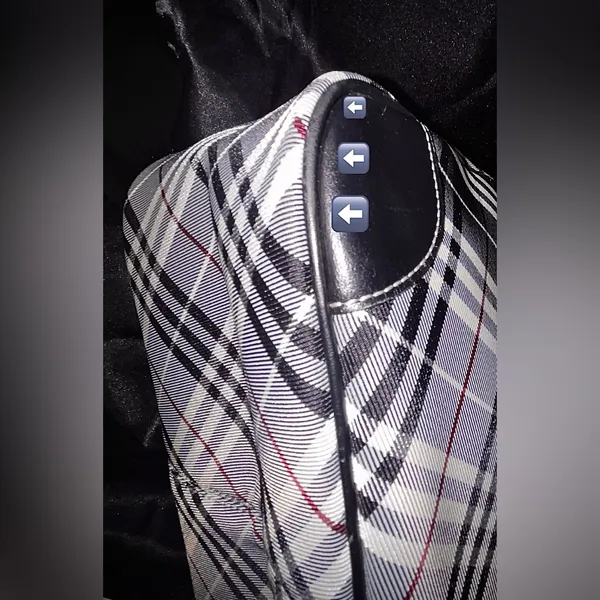 AUTHENTIC BURBERRY CHECK HANDBAG 🖤 - Image 3