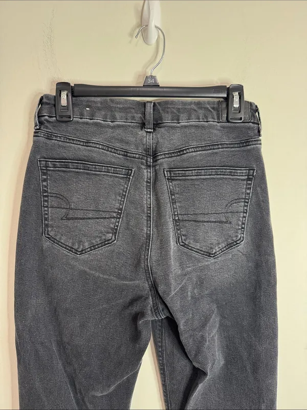 American Eagle Outfitters Washed Black High-Rise Stretch Curvy Mom Jean size 4 - Image 4