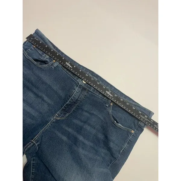 Levi Strauss Signature Modern Slim Women’s Jeans – Size 24 - Image 4