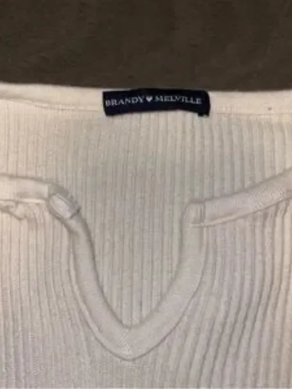 Brandy Melville Cropped Cream Long Sleeve - Image 5