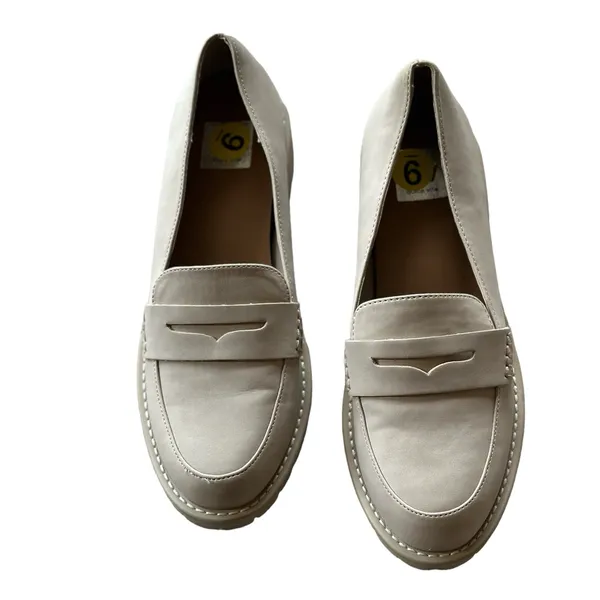 NEW DV Dolce Vita Catalina Lug Sole Loafer Light Taupe Faux Suede - Image 4