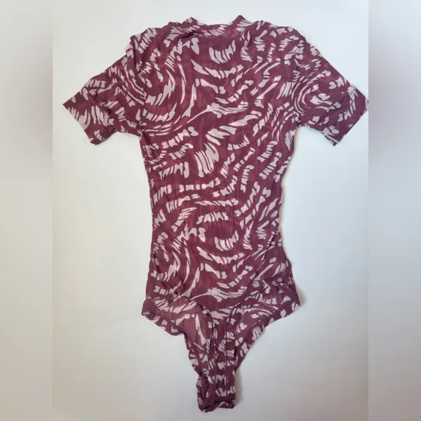 SKIMS NWT Women’s Summer Mesh Raspberry Swirl T-Shirt Thong Bodysuit‎ Size XS - Image 3