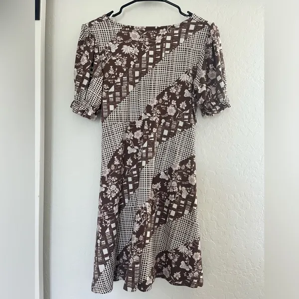 Aster women’s dress brown white floral checkered design artsy pockets‎ medium - Image 2