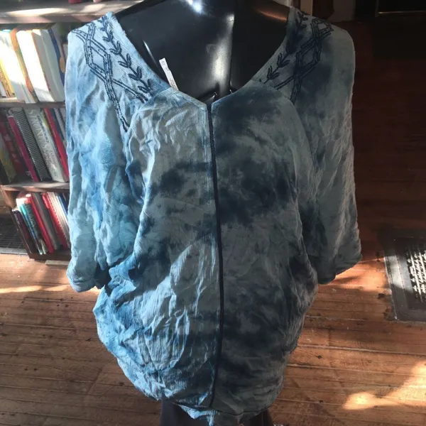 Free People M tie dye boho flowy v-neck blouse - Image 2
