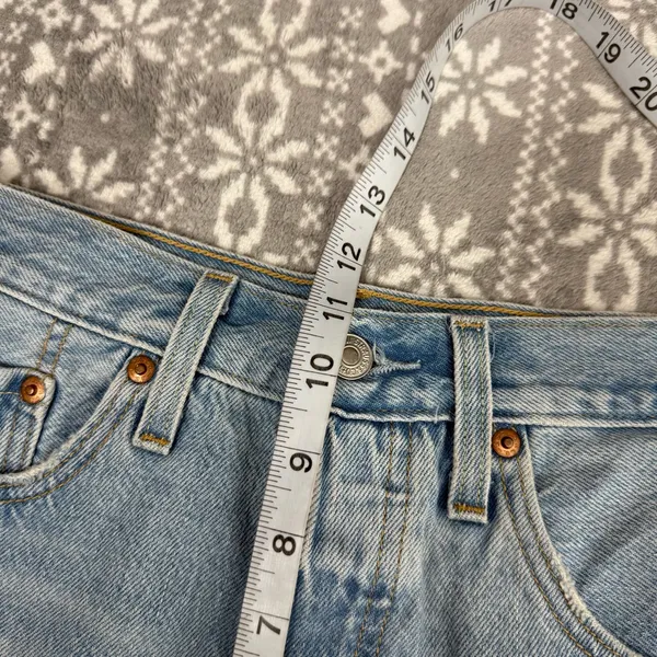 Levi's Women's Premium 501 Original Shorts Lightwash‎ Blue Size 27 Button Fly - Image 10