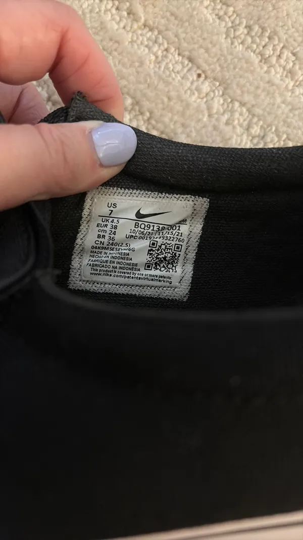 Nike Sneakers - Image 3