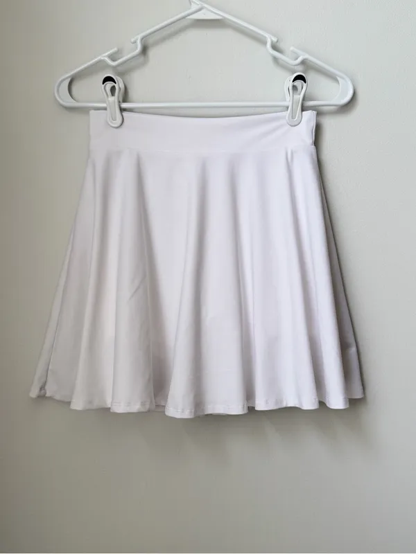 Fabletics White Flounce Skirt with Built In Shorts Size Small - Image 3
