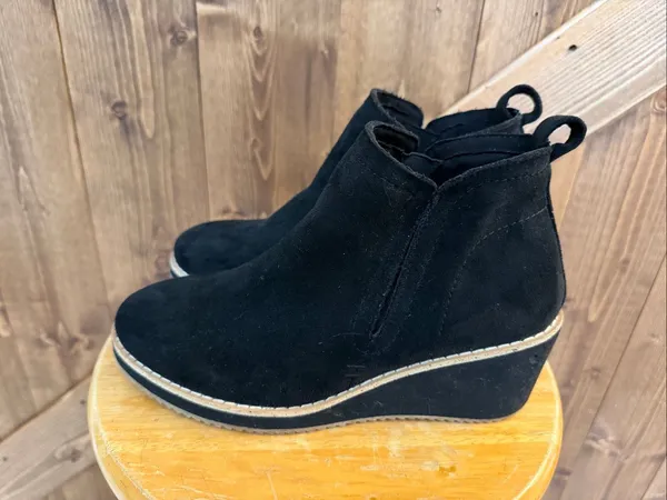 Boutique by Corkys Women’s Size 7 Black Faux Suede Wedge Ankle Booties - Image 3